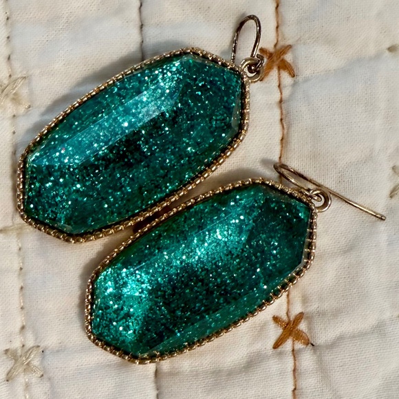 Green shimmer sparkle Kendra Scott earrings New! - Picture 1 of 1